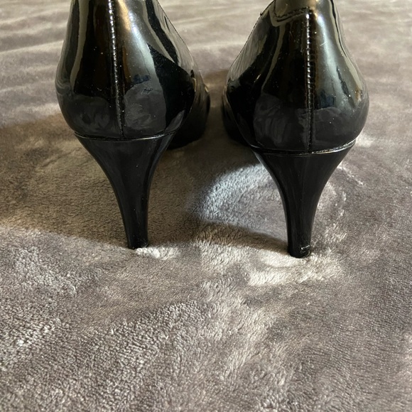 🌹Michael Kors Heels🌹 - Picture 3 of 4